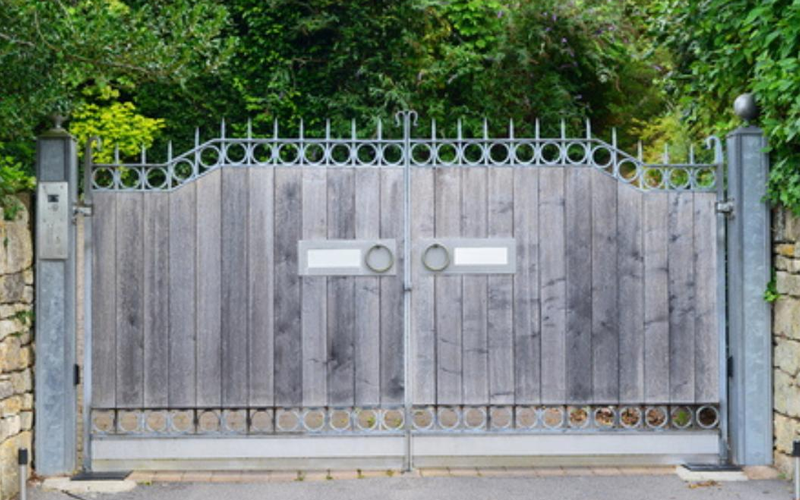 Compound Wall And Gate Installation